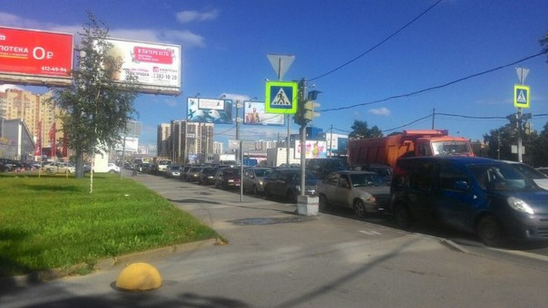 Пробка на перекрёстке Московского и Дунайского проспектов